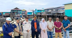 Read more about the article Sekda Kabupaten Natuna Tinjau Lokasi Kebakaran Kota Apung Sedanau