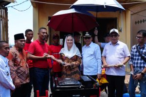 Read more about the article Bupati Natuna Serahkan Bantuan Peralatan Pemadam Kebakaran untuk Masyarakat Sedanau