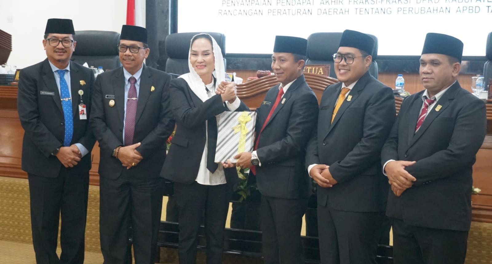 Bupati Natuna Cen Sui Lan Hadiri Paripurna DPRD Bahas Perubahan APBD 2025