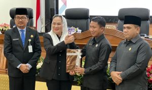 Read more about the article Bupati Natuna Hadiri Rapat Paripurna DPRD, Sampaikan Pidato Ranperda Perubahan APBD 2025