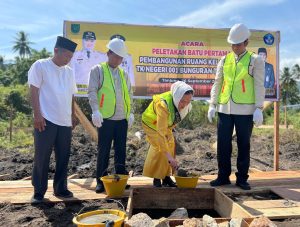 Read more about the article Bupati Natuna Letakkan Batu Pertama Pembangunan TK Negeri 001 Bunguran Timur Laut