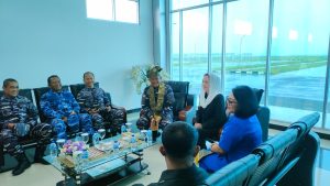 Read more about the article Bupati Natuna Sambut Kunjungan Kerja Komandan Pangkodaeral IV