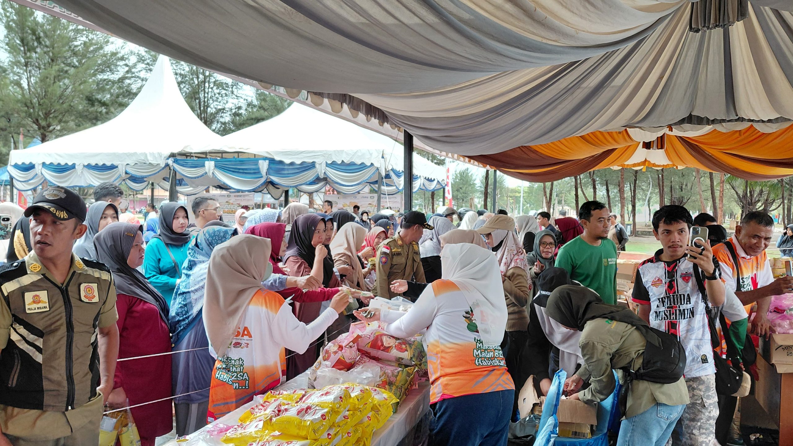 You are currently viewing Wakil Bupati Jarmin Apresiasi Sinergi Pemprov Kepri dalam Gelar Pangan Murah