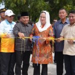 Bupati Cen Sui Lan Resmikan dan Serahkan Perumahan Swadaya Puak Beserta PSU