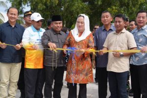 Read more about the article Bupati Cen Sui Lan Resmikan dan Serahkan Perumahan Swadaya Puak Beserta PSU