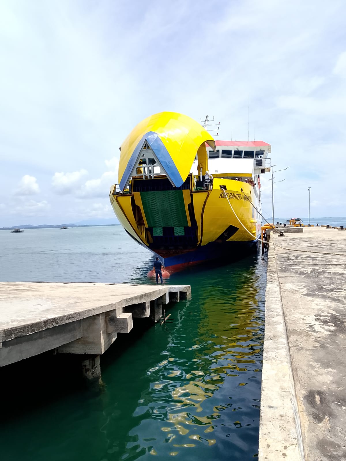KMP. Bahtera Nusantara 01 Resmi Buka Trayek Baru di Pelabuhan Sedanau