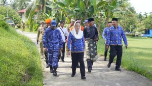 Read more about the article Bupati Natuna Cen Sui Lan Tinjau Lokasi Banjir di Desa Sebadai Hulu