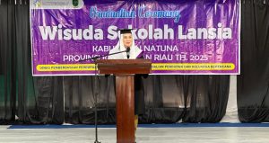 Read more about the article Bupati Natuna Hadiri Wisuda Sekolah Lansia Tahun 2025