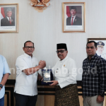 Wabup Natuna Bersama BPJS Ketenagakerjaan Serahkan Santunan JKM bagi Ahli Waris 