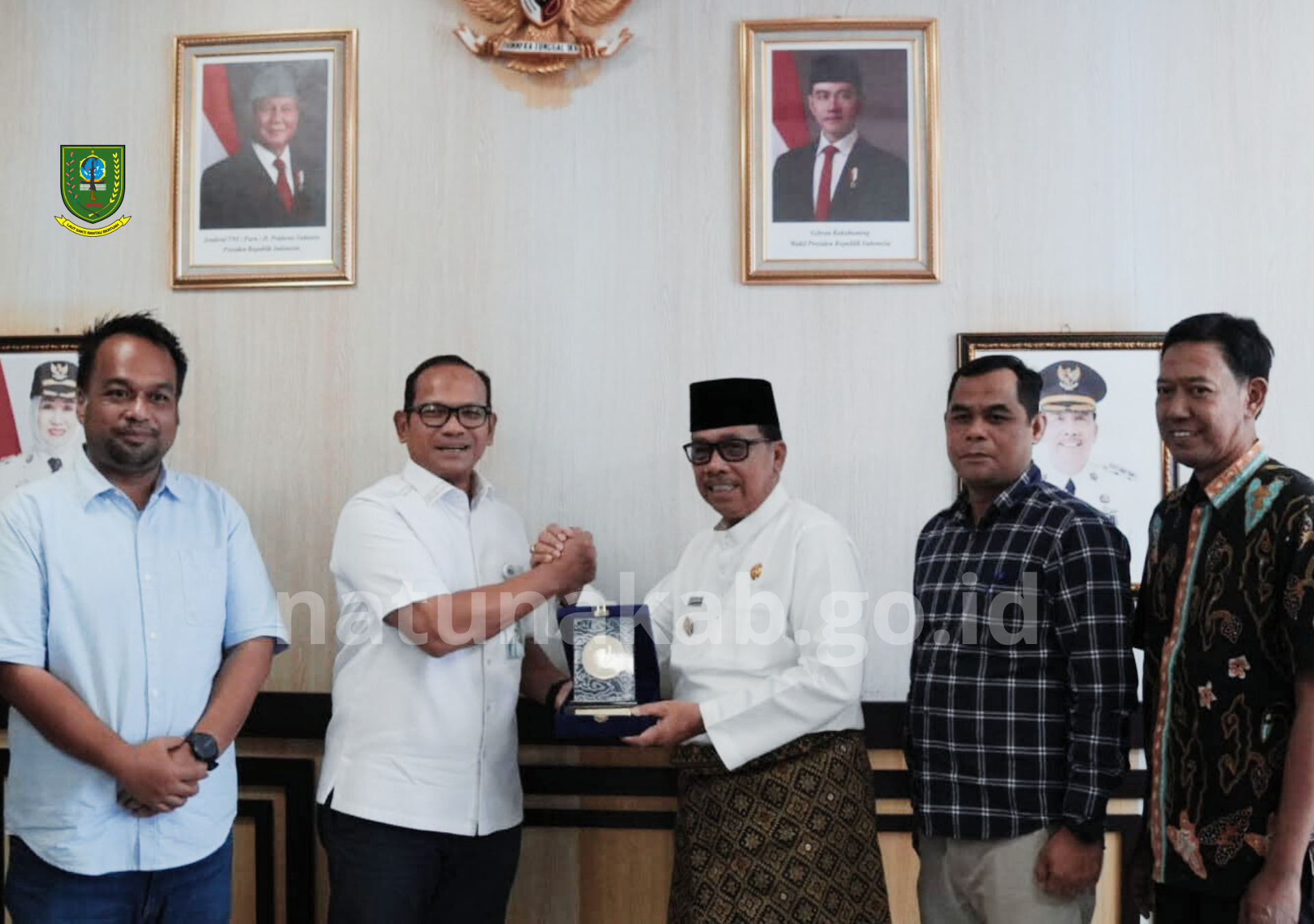 Wabup Natuna Bersama BPJS Ketenagakerjaan Serahkan Santunan JKM bagi Ahli Waris