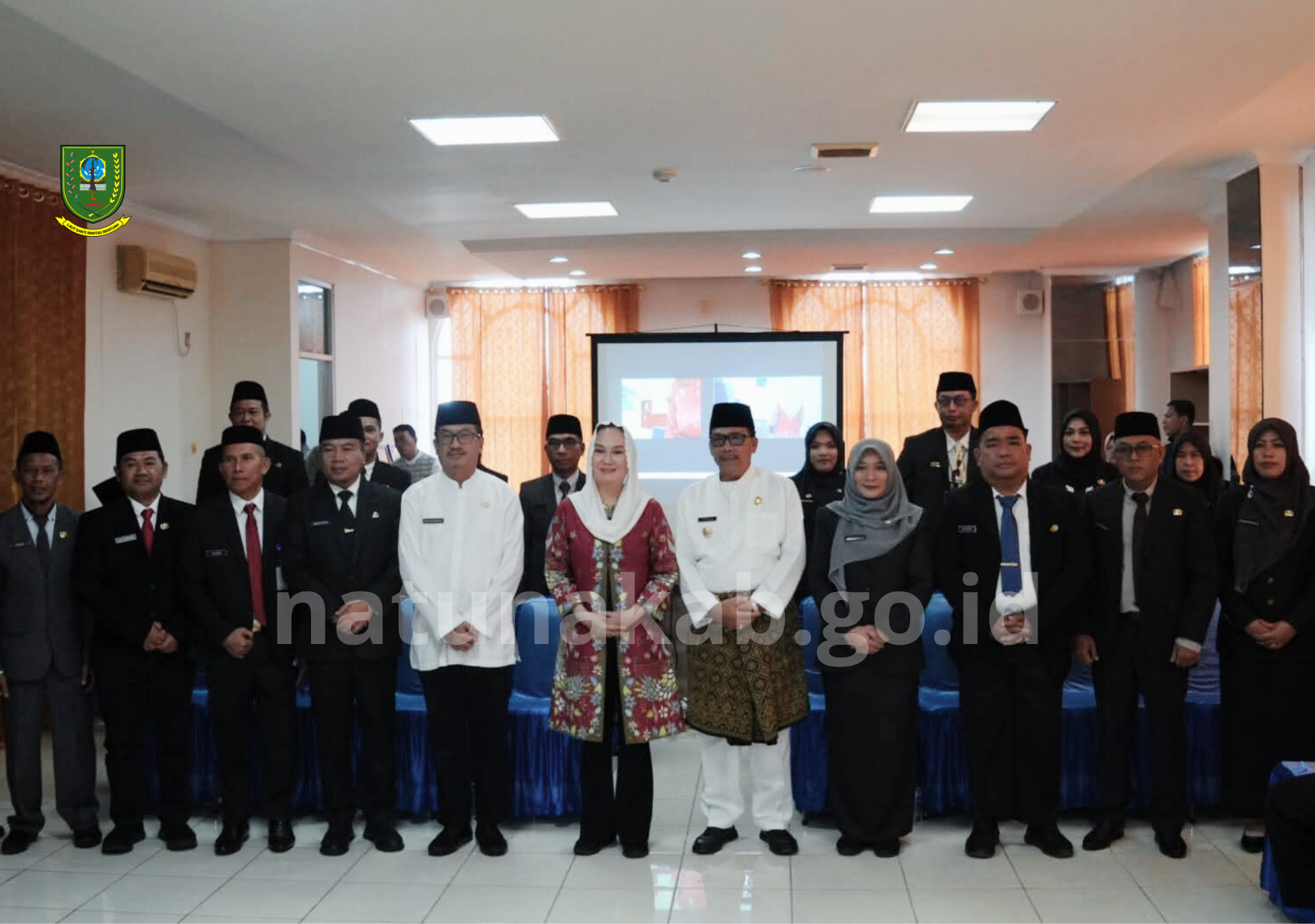 Bupati Natuna Cen Sui Lan Resmi Lantik dan Kukuhkan 17 PNS Pemkab Natuna