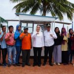 Dukung Ekonomi Kerakyatan, Bupati Natuna Serahkan 25 Unit Gerobak Bagi Pelaku UMKM