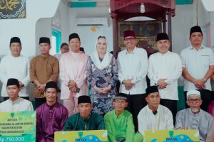 Read more about the article Safari Ramadan di Bunguran Utara, Bupati Natuna Salurkan Bantuan Fasilitas Ibadah