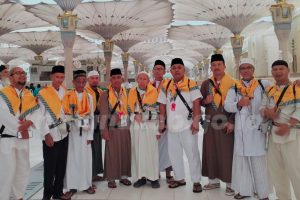Read more about the article Jemaah Haji Natuna Tiba di Madinah, Suasana Syukur dan Haru Mengiringi
