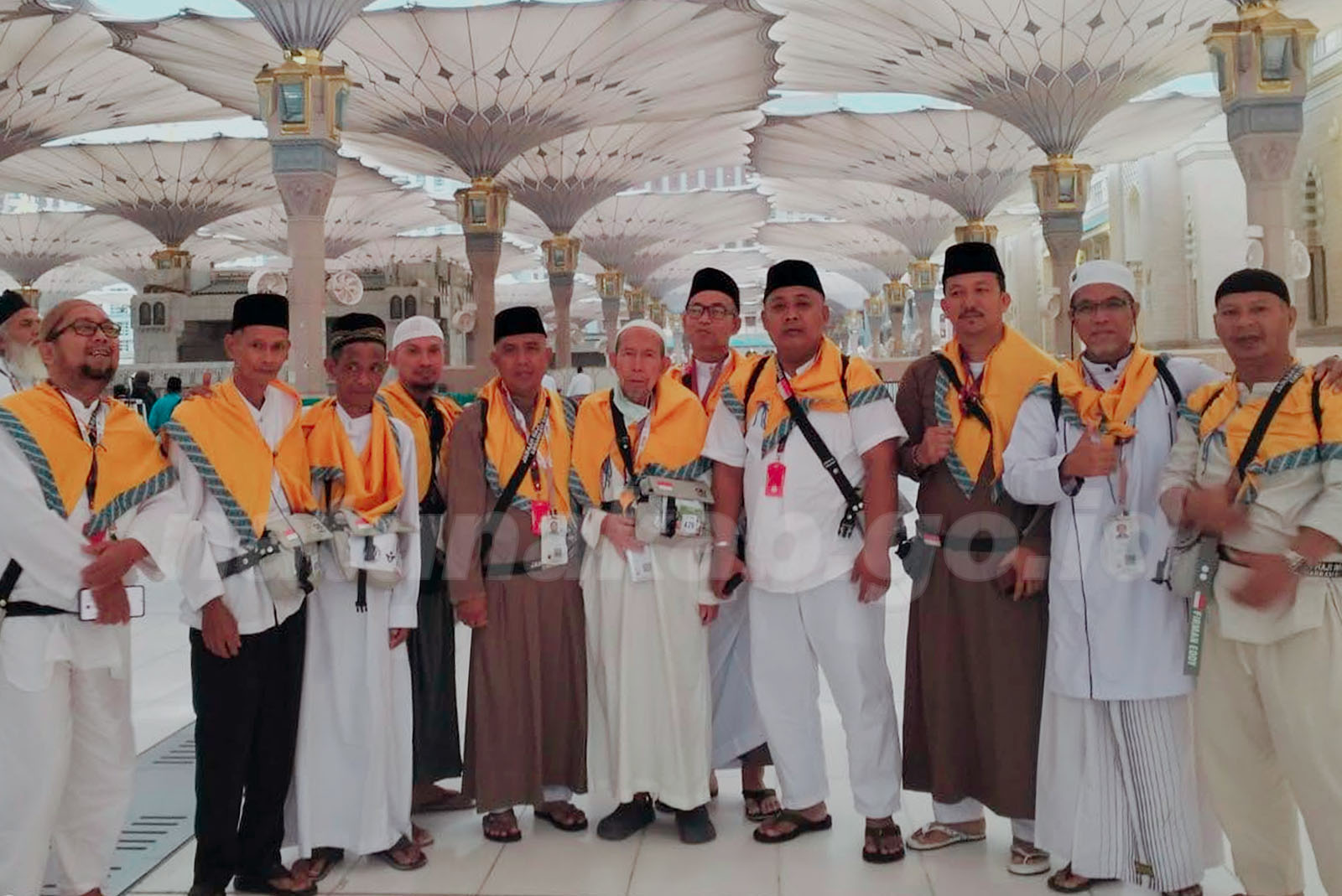 Jemaah Haji Natuna Tiba di Madinah, Suasana Syukur dan Haru Mengiringi