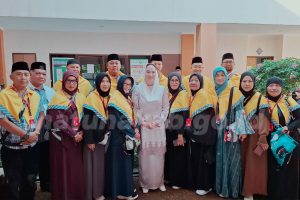 Read more about the article Bupati Natuna Hadiri Pelepasan Jemaah Haji Kloter I Kepri, Beri Dukungan Moril Bagi Jemaah Asal Natuna