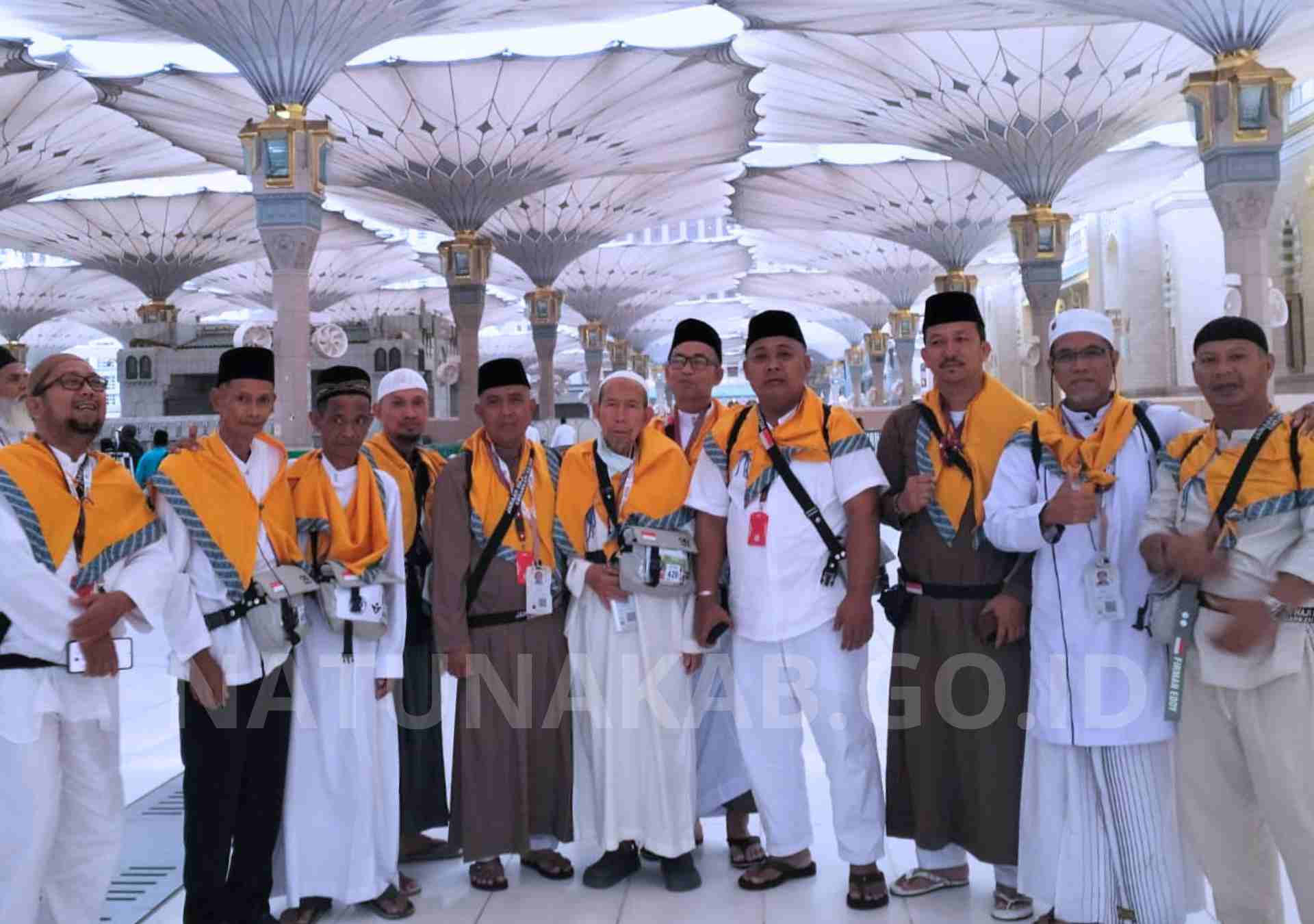 You are currently viewing Jemaah Haji Natuna Tiba di Madinah, Suasana Syukur dan Haru Mengiringi