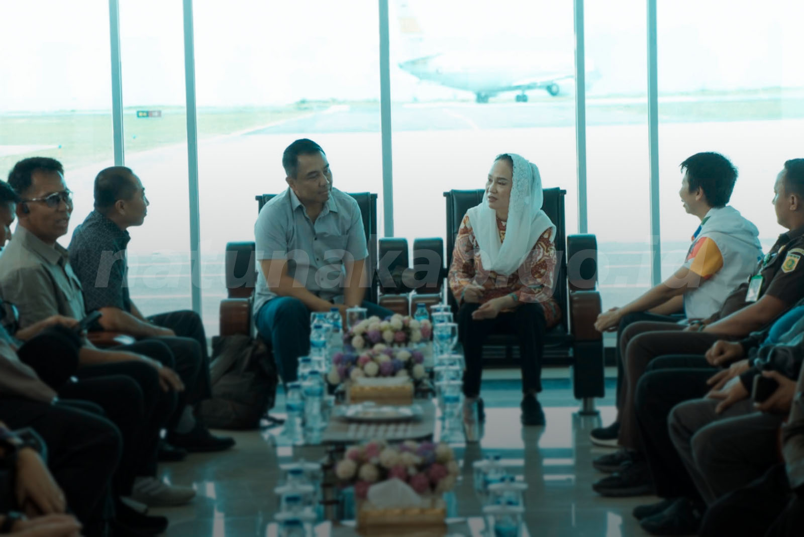 You are currently viewing Bupati Natuna Antar Kepulangan Pangkoarmada I Usai Kunjungan Kerja di Natuna