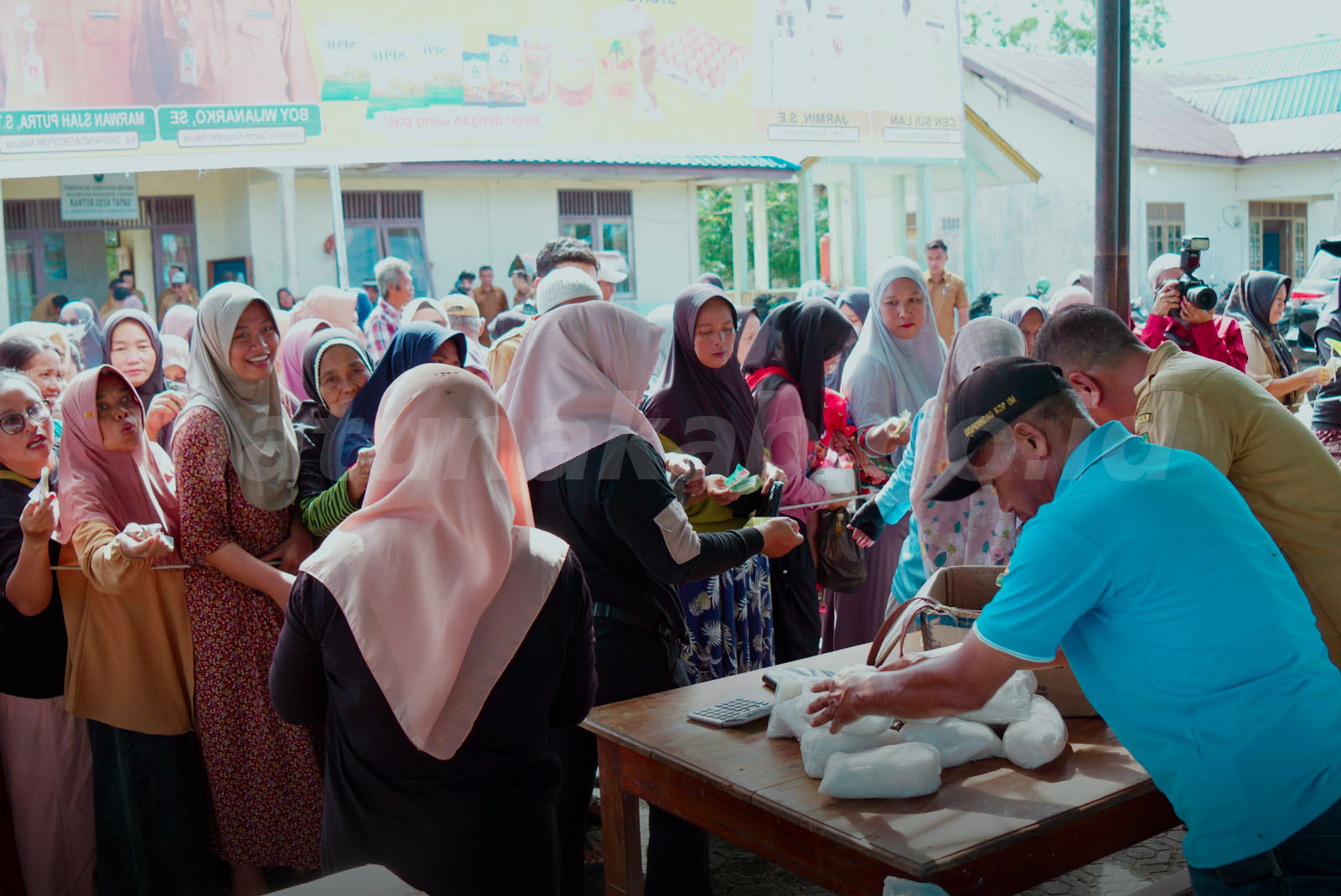 Pemkab Natuna Gelar Pasar Murah, Antusias Warga Sangat Tinggi