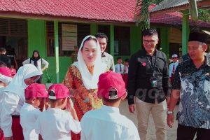 Read more about the article Bupati Natuna Hadiri Penyerahan Bantuan Program “Gold Generation” PT Pegadaian di SDN 009 Bandarsyah