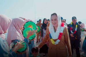 Read more about the article Bupati Natuna Gelar Pasar Murah di Pulau Tiga, Hadirkan Kebutuhan Pokok Terjangkau bagi Masyarakat