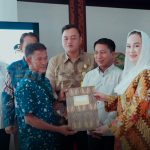 Pemkab Natuna Serahkan 57 Sertifikat Rumah Hak Milik kepada Warga Perumahan Puak