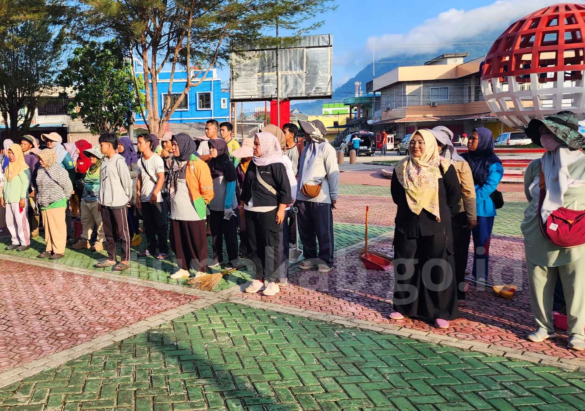 Pemkab Natuna Laksanakan Gotong Royong Peringati Hari Lingkungan Hidup Sedunia, Bupati Ajak Masyarakat Perkuat Kepedulian Lingkungan