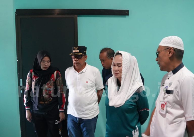 Bupati Natuna Tinjau Produksi UMKM di PLUT, Dorong Peningkatan Nilai Jual dan Perluasan Pasar