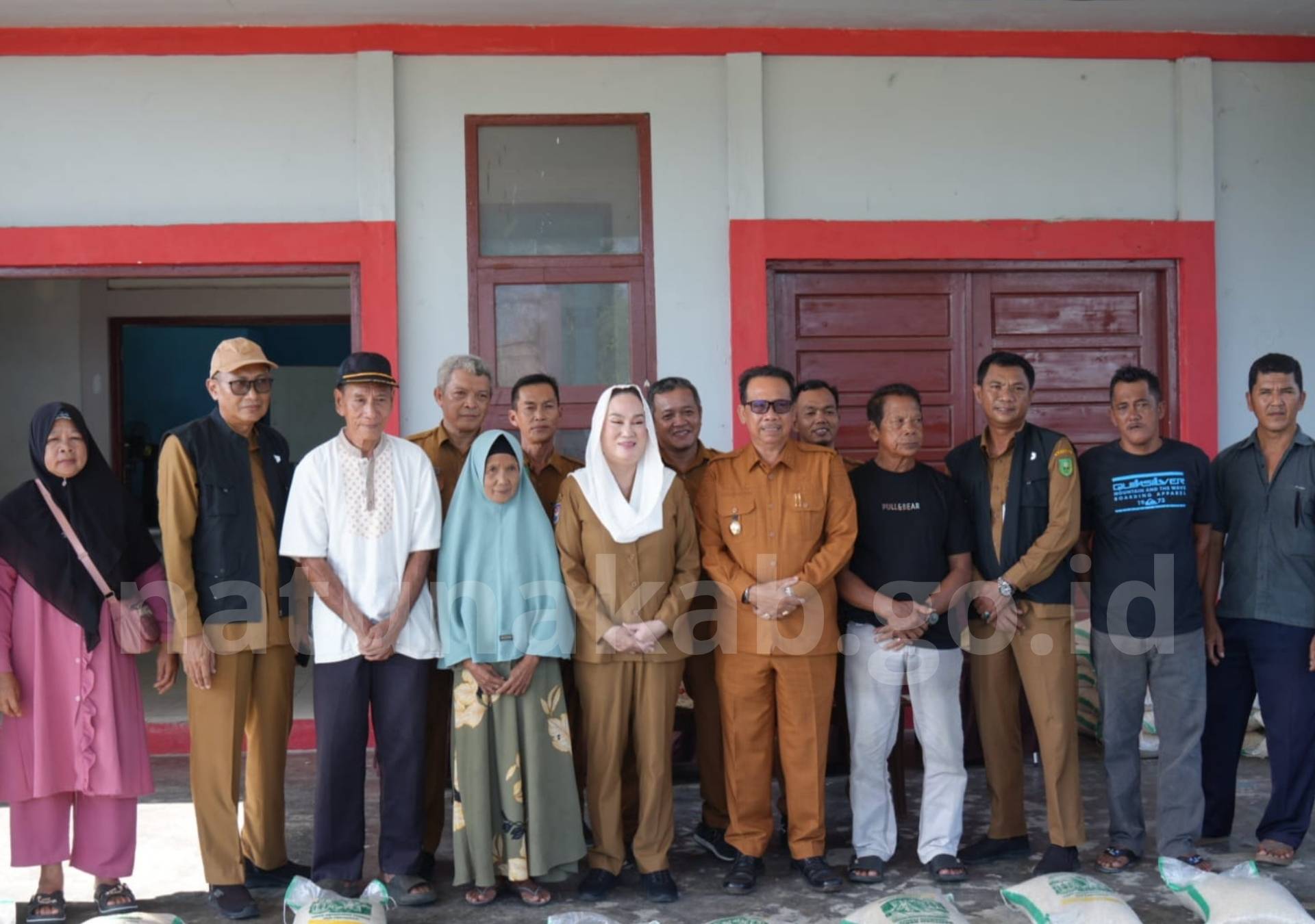 You are currently viewing Pemkab Natuna Gelar Pasar Murah di Bunguran Utara, Bantu Masyarakat Dapatkan Kebutuhan Pokok Terjangkau