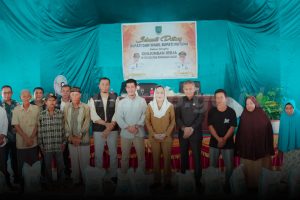 Read more about the article Kunjungan Kerja di Bunguran Barat, Bupati Natuna Serahkan Bantuan Beras Cadangan Pemerintah Daerah