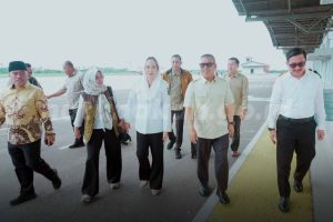 Read more about the article Bupati Natuna Sambut Kedatangan Wakil Gubernur Kepulauan Riau di Bandara Raden Sadjad Ranai