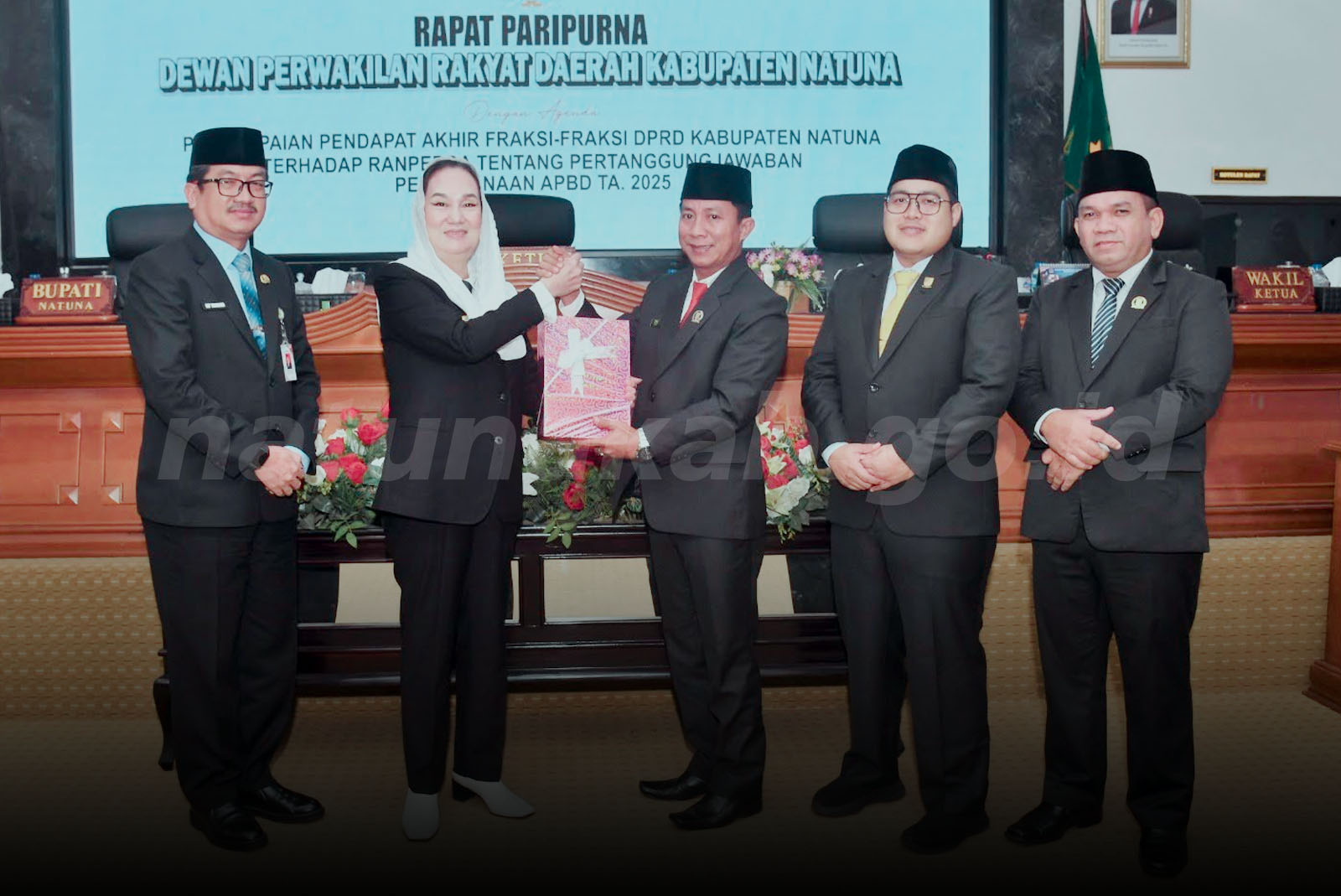 You are currently viewing Bupati Natuna Hadiri Penyampaian Akhir Fraksi DPRD Terhadap Ranperda Pertanggungjawaban APBD 2025