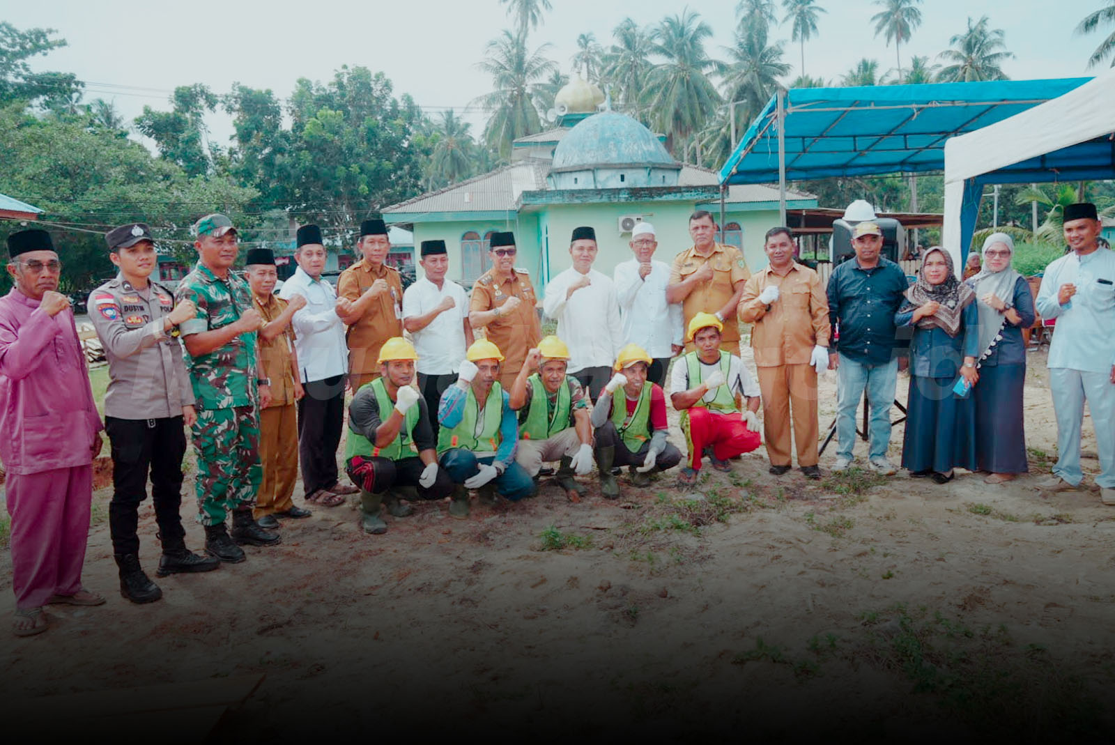 Wujudkan Harapan Warga, Wabup Natuna Letakkan Batu Pertama Pembangunan Masjid Jami’ Desa Tanjung