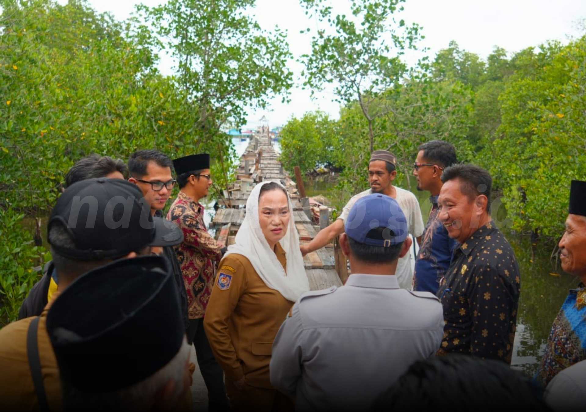 Kunjungan Kerja ke Bunguran Barat, Bupati Natuna Gelar Pasar Murah dan Tinjau Infrastruktur Program Pelayanan Masyarakat