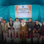 Kunjungan Kerja di Bunguran Barat, Bupati Natuna Serahkan Bantuan Beras Cadangan Pemerintah Daerah