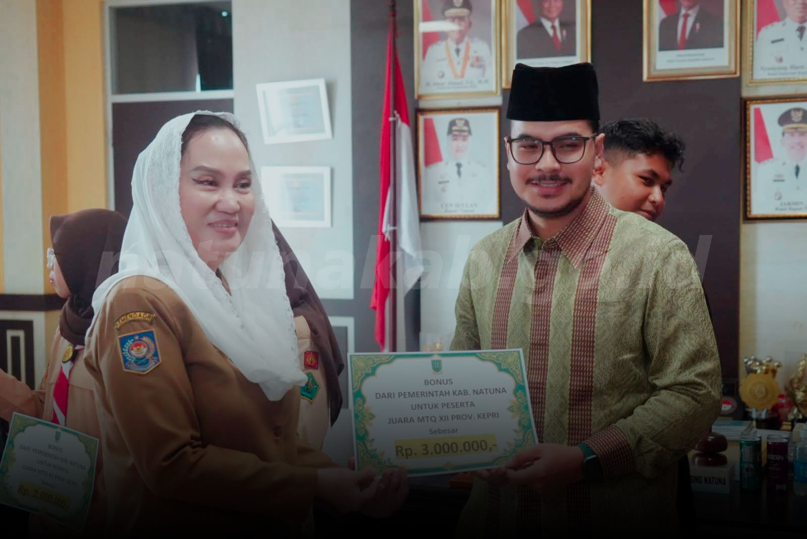 You are currently viewing Pemkab Natuna Serahkan Bonus Juara MTQ XII Kepri dan Siapkan Strategi Pembinaan Menuju MTQ 2028