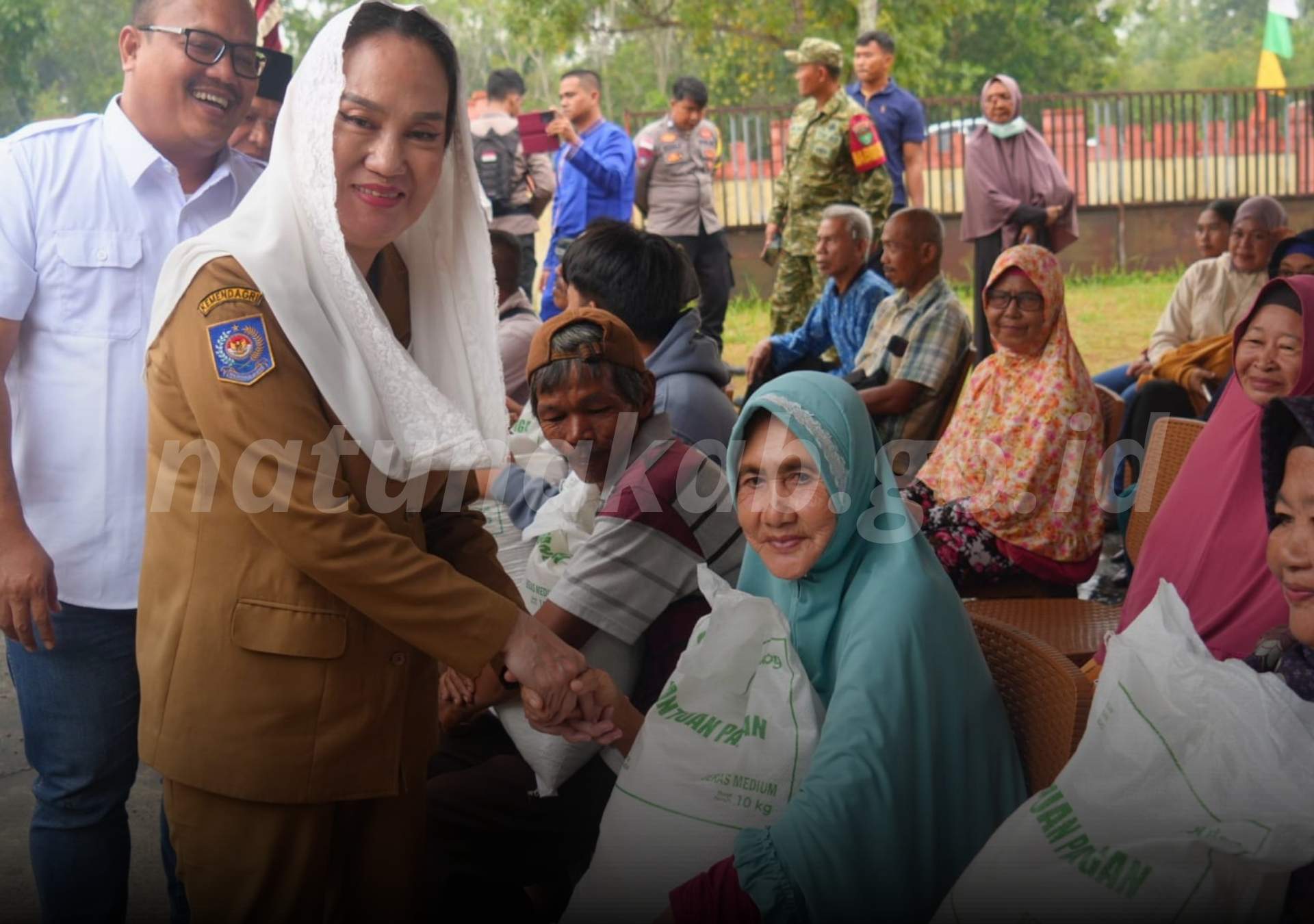 You are currently viewing Bupati Natuna Launching Penyaluran Bantuan Pemerintah dan Dorong Peningkatan Cakupan Cek Kesehatan Gratis di Bunguran Selatan