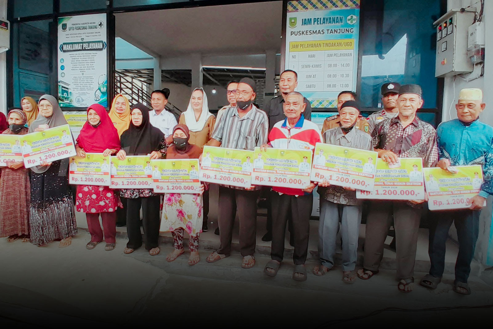 You are currently viewing Pemkab Natuna Salurkan Bantuan Pangan untuk 685 KK di Bunguran Timur Laut