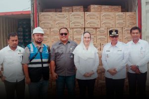 Read more about the article Bupati Natuna Tinjau Langsung Kedatangan Minyak Kita di Pelabuhan Selat Lampa