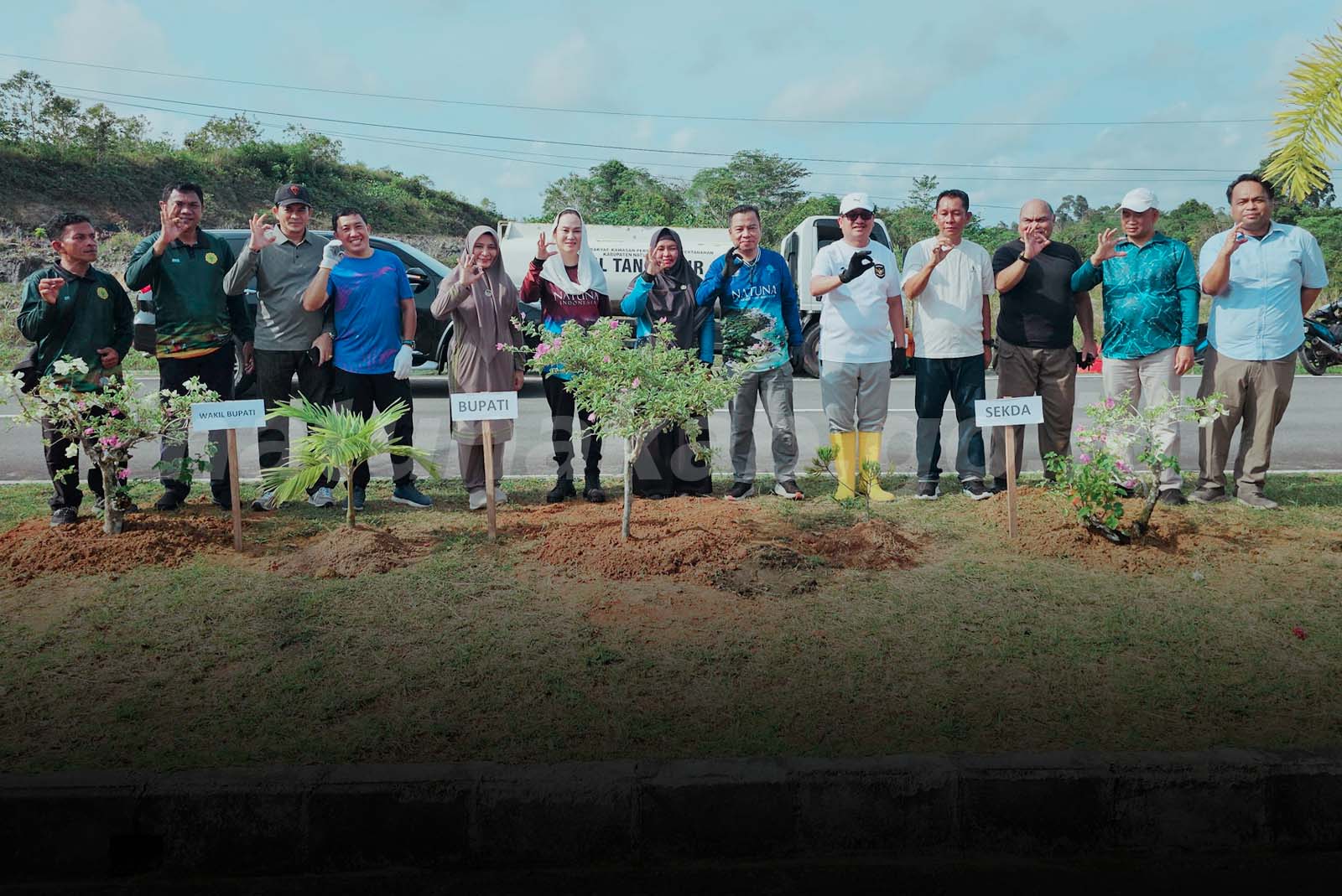Bupati Ajak Masyarakat Jaga Lingkungan melalui Gotong Royong dan Penanaman Bunga